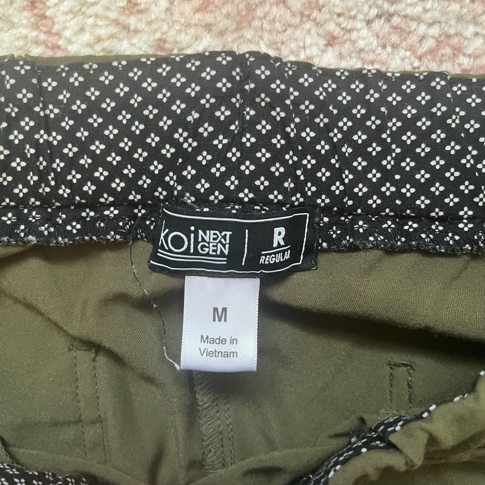 Koi Next Gen Olive Green Scrub Top And Bottom M - Picture 4 of 6